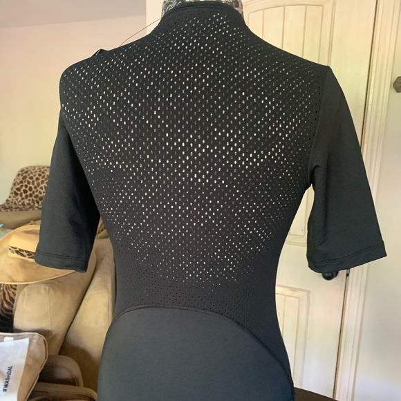 🌺CLOSET CLOSING EVERYTHING MUST GO🌺$23 RETAIL $48🌺NWT NIKE TOP🌺 - Picture 2 of 9